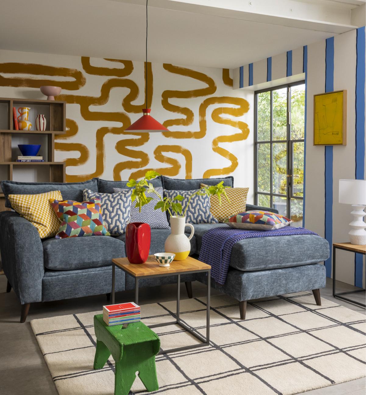 12122_ORGANIC ARTICLE_SS25 Artfully Abstract_1